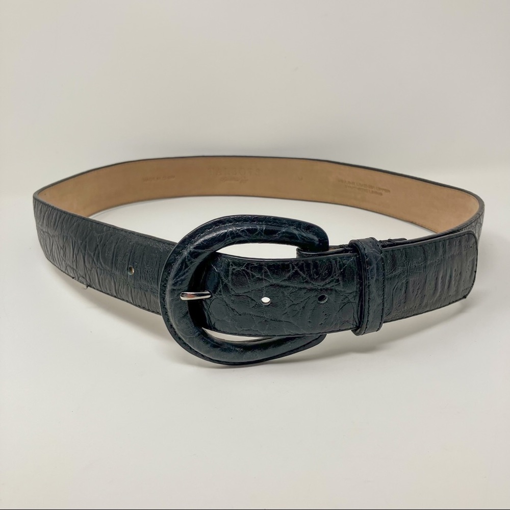 This is a beautiful belt.   Only reposting because it doesn’t fit me